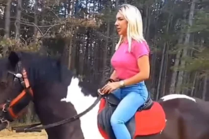 Jovana Jeremić na konju
