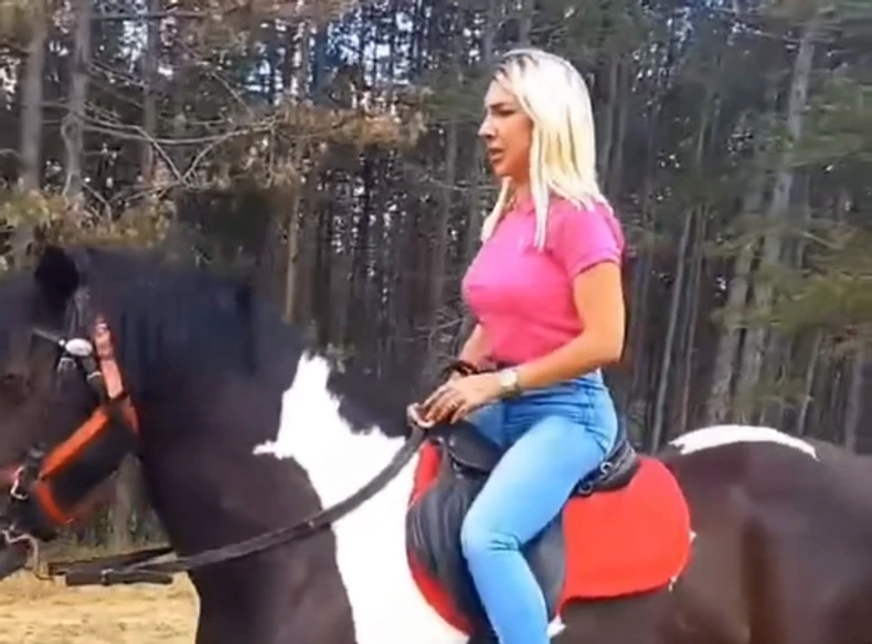 Jovana Jeremić na konju 
