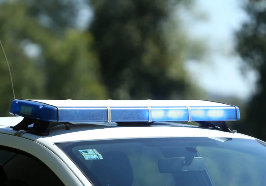 Žestok sudar kod Čelinca: Jedno vozilo završilo PORED PUTA, policija na mjestu nesreće