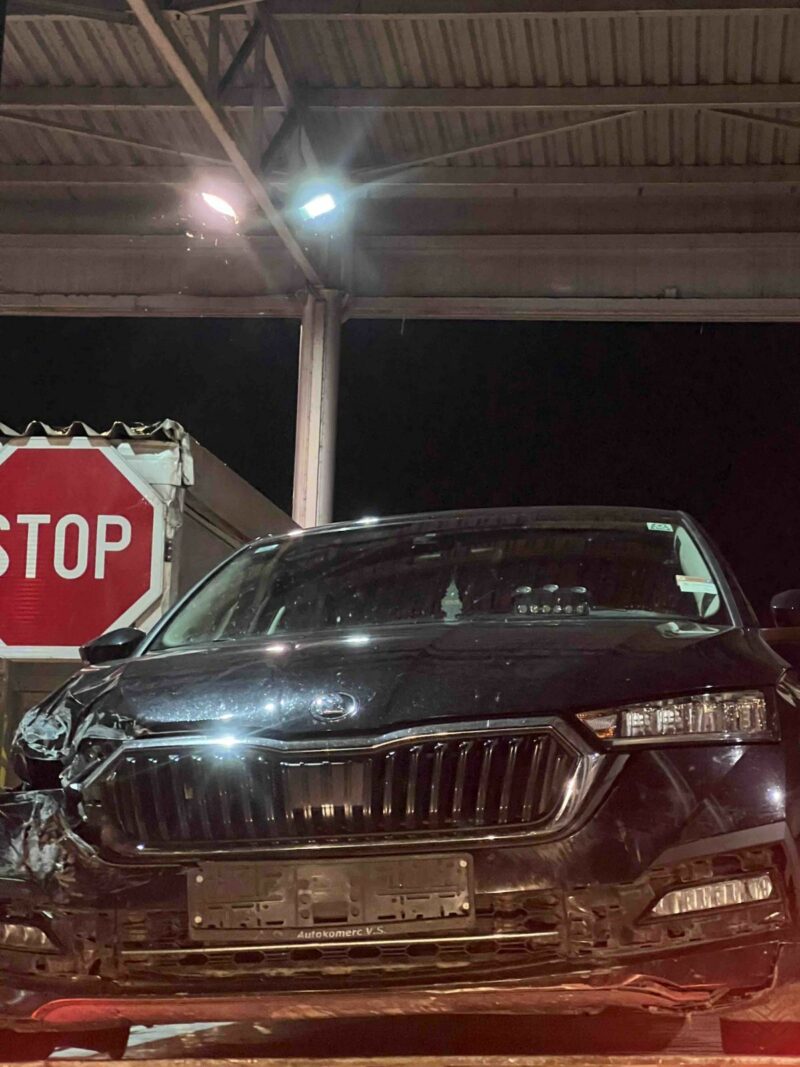 Slupano vozilo NS RS, ima li zapisnik!? (foto) 6 FOTO: USTUPLJENA FOTOGRAFIJA