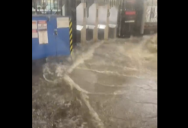 (VIDEO) POPLAVE PARALISALE NJUJORK Voda potopila metro stanice, ljudi zaglavljeni u vagonima dok bujica navire