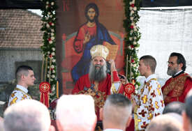 (VIDEO, FOTO) PATRIJARH PORFIRIJE SLUŽI LITURGIJU U Bratuncu obilježavanje 33 godine od stradanja 3.267 Srba