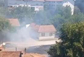 (VIDEO) ODJEKIVALA "GORI STARA LJUBAV", PA NASTAO HAOS Još jedna prosidba u BiH završila požarom, mladić na kraju dobio i batine