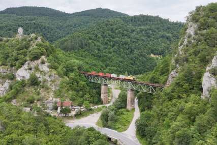 (FOTO) U službi savremenog privrednog razvoja: Pruga Podlugovi – Vareš ponovo ključna za izvoz koncentrata