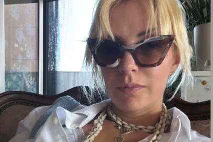 (FOTO) "KO ŠTA RADI, JA TRUDNA I RAĐAM" Pjevačica (38) čeka blizance, u 9. mjesecu se slikala sa stomakom do zuba