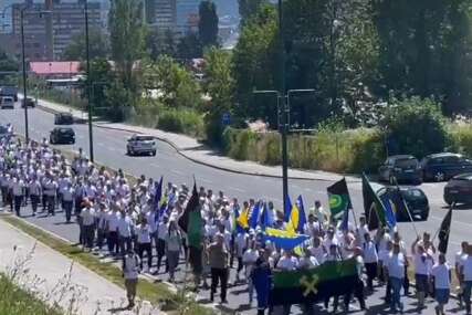 (FOTO) Više od 500 rudara pred Vladom FBiH: Protestuju zbog neisplaćenih plata i otpremnina
