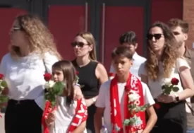 (VIDEO, FOTO) I KAMEN BI PROPLAKAO Žotina porodica zajedno sa fudbalerima Liverpula se oprašta od Portugalca