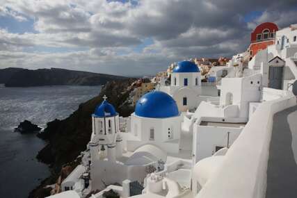 BORBA SA PREKOMJERNIM TURIZMOM Grci uveli taksu od 20 evra za dolazak na Santorini