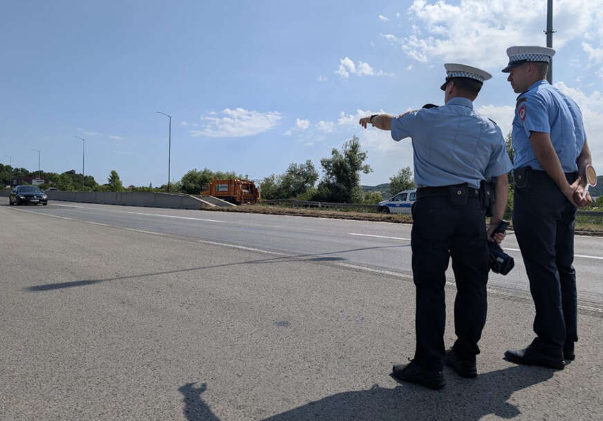 saobraćajna policija rs kontroliše brzinu vozila 