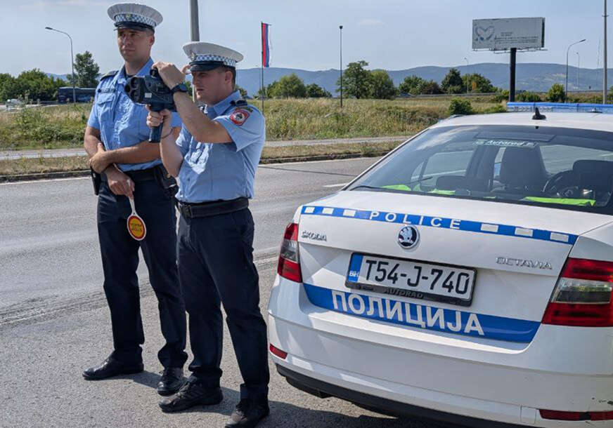 saobraćajna policija rs kontroliše brzinu vozila 