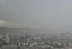 (FOTO) Jako nevrijeme pogodilo Sarajevo: Ulice poplavljene, oštećen tržni centar, saobraćaj u kolapsu