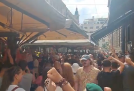 (VIDEO) "Zapaliću Krajinu do Knina" Tompsonovi obožavaoci PJEVAJU USTAŠKE PJESME u centru Zagreba
