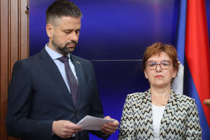 (FOTO) Peglanje dugova u zdravstvu preko leđa naroda: Dok se bavimo EKSPLICITNIM snimcima, ispod radara prošla MILIJARDA KM