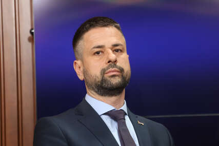 "Mirjana Orašanin ne govori istinu, ništa nisam potpisao: Srđan Amidžić DEMANTOVAO PROZIVKE poslanice SDS