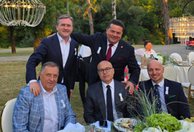 (VIDEO, FOTO) Atmosfera na svadbi Stevandićevog sina: Dodik preuzeo mikrofon i zapjevao