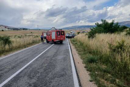 (FOTO) POGINULA JEDNA OSOBA Stravična nesreća kod Tomislavgrada, u sudaru 2 automobila ima i povrijeđenih