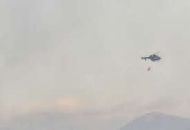 POŽAR JOŠ UVIJEK NE JENJAVA Na terenu i helikopteri, vatra trenutno ne ugrožava objekte