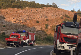 Mještani udružili snage sa vatrogascima: Aktivan POŽAR KOD TREBINJA, vatrena stihija trenutno ne prijeti kućama