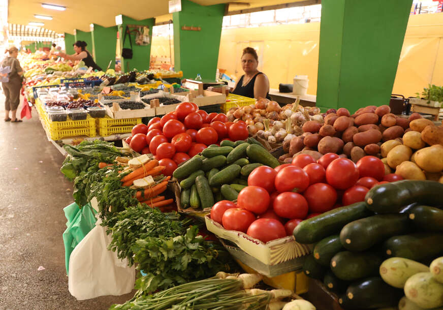voće i povrće na banjalučkoj tržnici 
