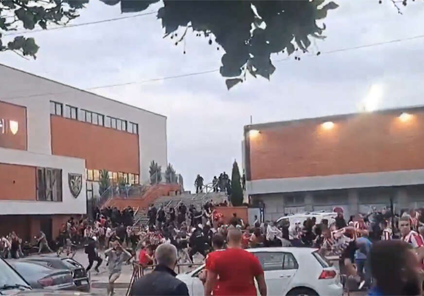 tuča navijača i policije pred meč Zvezde i Linkolna