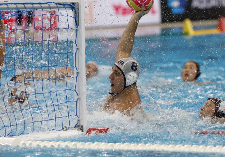 Nemanja Vico pred golom