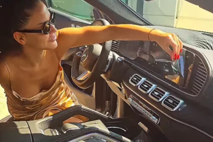 (FOTO) "ISPUNILA SAM SEBI ŽELJU" Aleksandra Mladenović (31) kupila bijesnu mašinu koja vrijedi kao stan u Beogradu