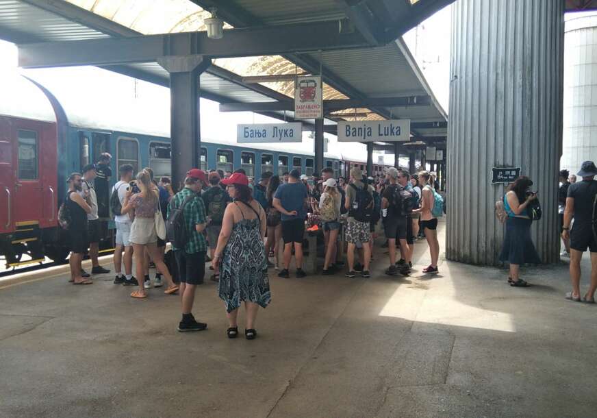 (FOTO) Zaljubljenici u vozove posjetili Banjaluku: Češki turisti obišli stanicu i radionički depo