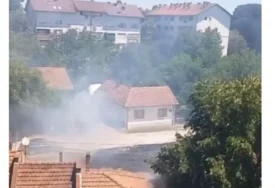 (VIDEO) ODJEKIVALA "GORI STARA LJUBAV", PA NASTAO HAOS Još jedna prosidba u BiH završila požarom, mladić na kraju dobio i batine