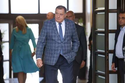 "Najteže posljedice osjetiće uslužni sektor i javna preduzeća" Cijenu Dodikovog rata plaća ekonomija Srpske