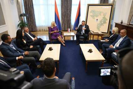 (FOTO) O novoj Vladi Srpske prvo sa SNSD: Minić ZAPOČEO KONSULTACIJE sa predstavnicima političkih partija