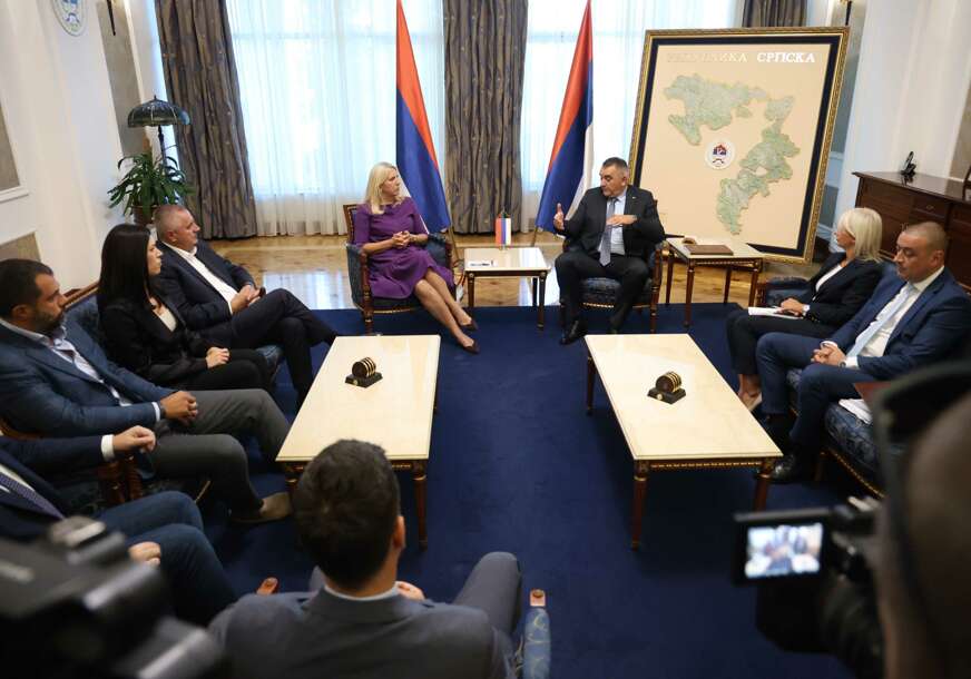Savo Minić, konsultacije