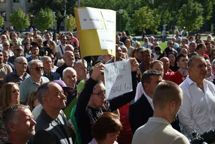 Protesti ispred Gradske uprave