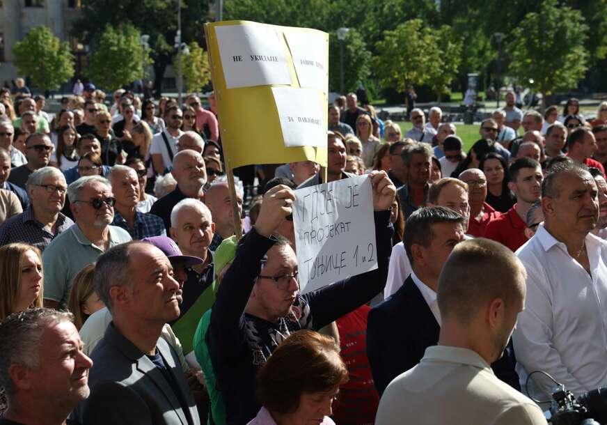 Protesti ispred Gradske uprave