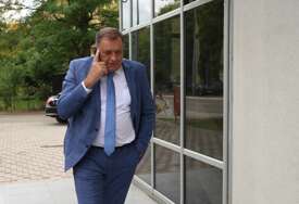 (FOTO, VIDEO) NAKON PRESUDE SNSD danas odlučuje o narednim potezima, Dodik stigao na sjednicu Predsjedništva stranke u Banjaluci