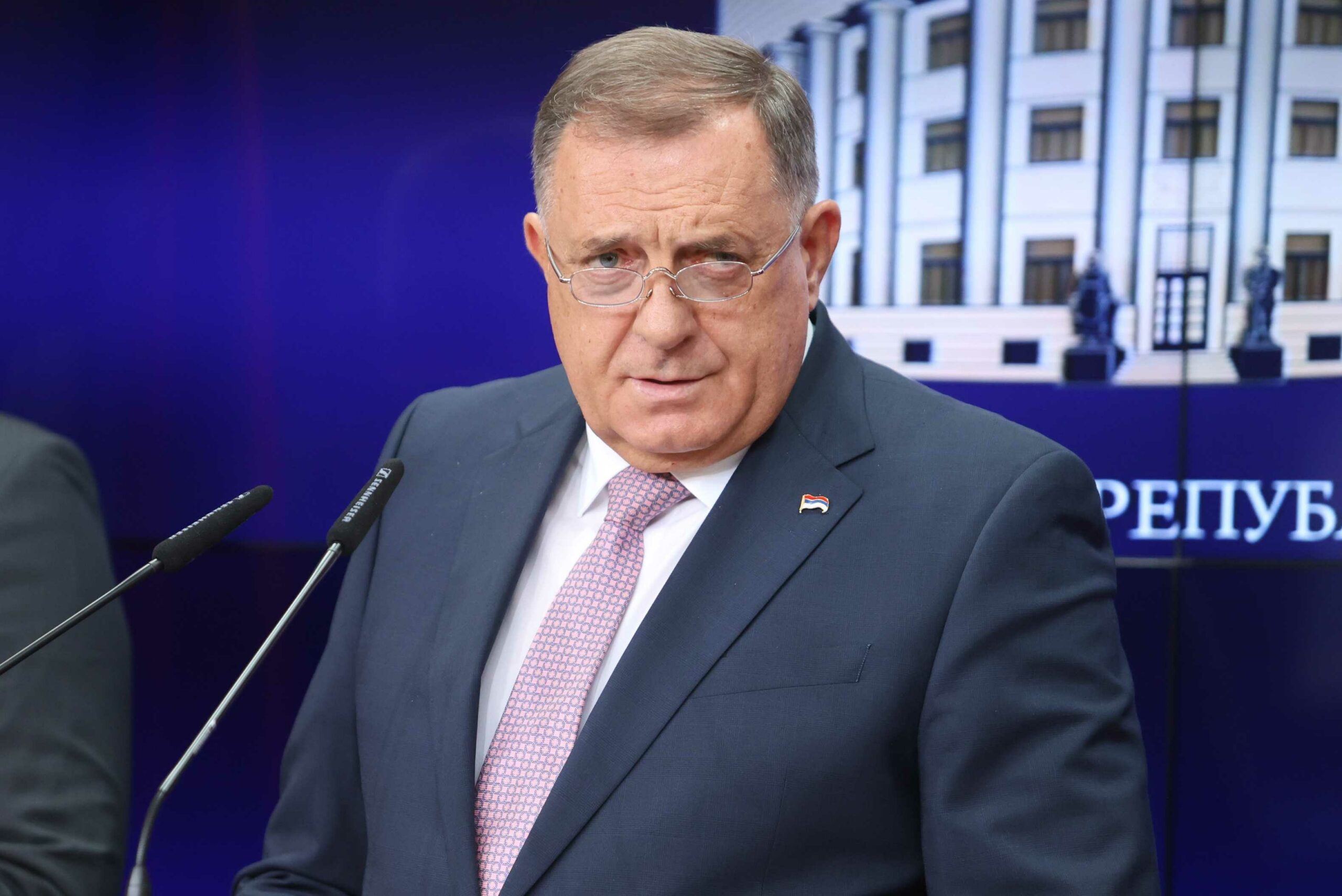 Milorad Dodik poručio da će Ustavni sud vratiti dostojanstvo samo ako poštuje Ustav