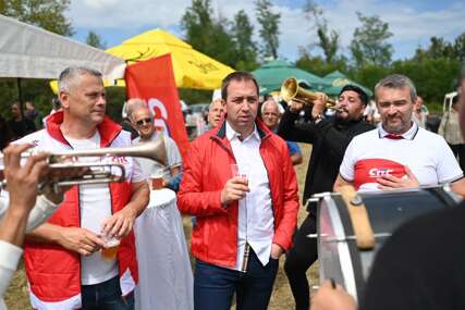 (FOTO) "Gdje se okuplja narod, tu je i SPS" Selak posjetio Šargovačku kotlićijadu, poručio da se TRADICIJA MORA ČUVATI