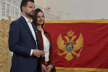 (FOTO) PRVA PORODICA CRNE GORE SLAVILA Rođendan sina Davida, torta zasjenila sve, a predsjednik iznenadio stilom