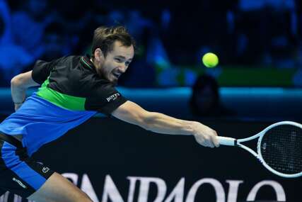 Ne pomaže ni glava u frižideru: Danil Medvedev rušio Đokovića, a sada igra lošu sezonu
