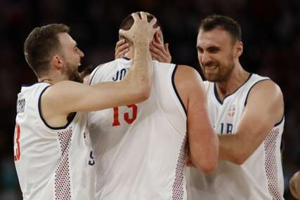 (FOTO) Da li će on Srbiji da donese sreću: Milutinov pozirao sa divljom životinjom pred Eurobasket