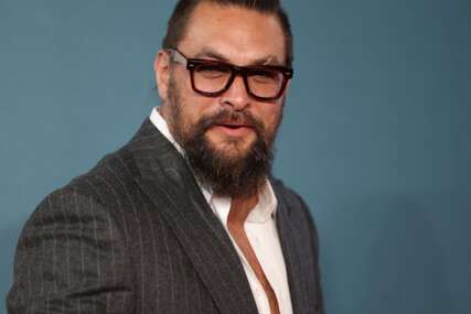(FOTO) Bila mu je zaštitni znak: Čuveni glumac Džejson Momoa OBRIJAO BRADU nakon više od pola decenije