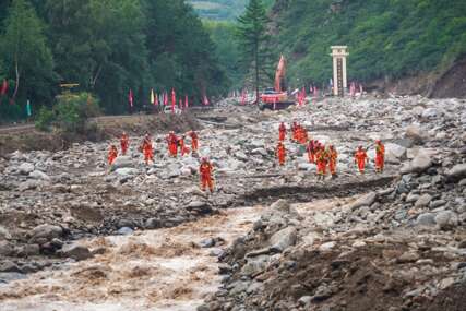 Pakistanske POPLAVE ODNIJELE više od 300 života: Kiše izazvale klizišta, rušenje puteva i pad spasilačkog helikoptera