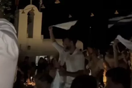 (VIDEO) NOLE UŽIVA U NOĆNOM PROVODU Popeo sa na sto i zaigrao uz popularnu grčku pjesmu