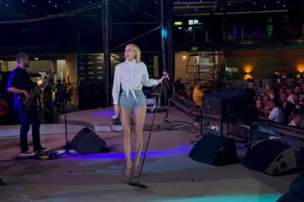 "Jedem punjene paprike i pire krompir, ima li ljepše" Jelena Rozga progovorila o udaji i promjeni prezimena