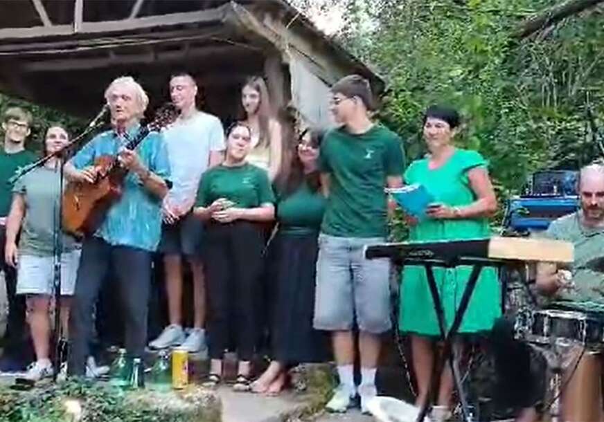Darko Rundek izveo pjesmu o Uni