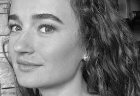 (FOTO) Strašna bolest odnijela mlad život: Glumica (33) IZGUBILA BITKU sa najokrutnijim tumorom mozga