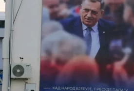 (FOTO) ''Kad narod vjeruje, presude padaju'' Postavljeni bilbordi podrške Dodiku