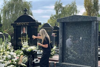 (VIDEO) "Hvala vam na razumijevanju" Suzana Jovanović se kroz suze obratila na šestomjesečnom pomenu Saši Popoviću