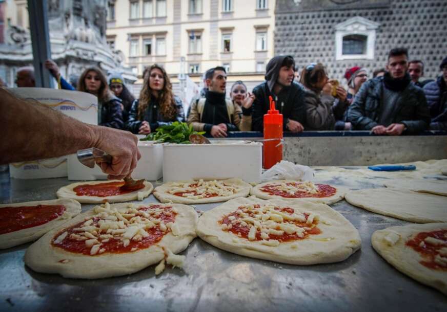 SKANDAL U ITALIJI Picerija naplatila više za picu bez paradajza i bez laktoze