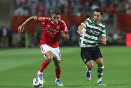 Amar Dedić u duelu s fudbalerom Sportinga