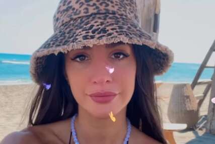 (FOTO) UŽIVAJU NA PLAŽI Anđela krišom snimila Gastoza, a ovo baš svi komentarišu